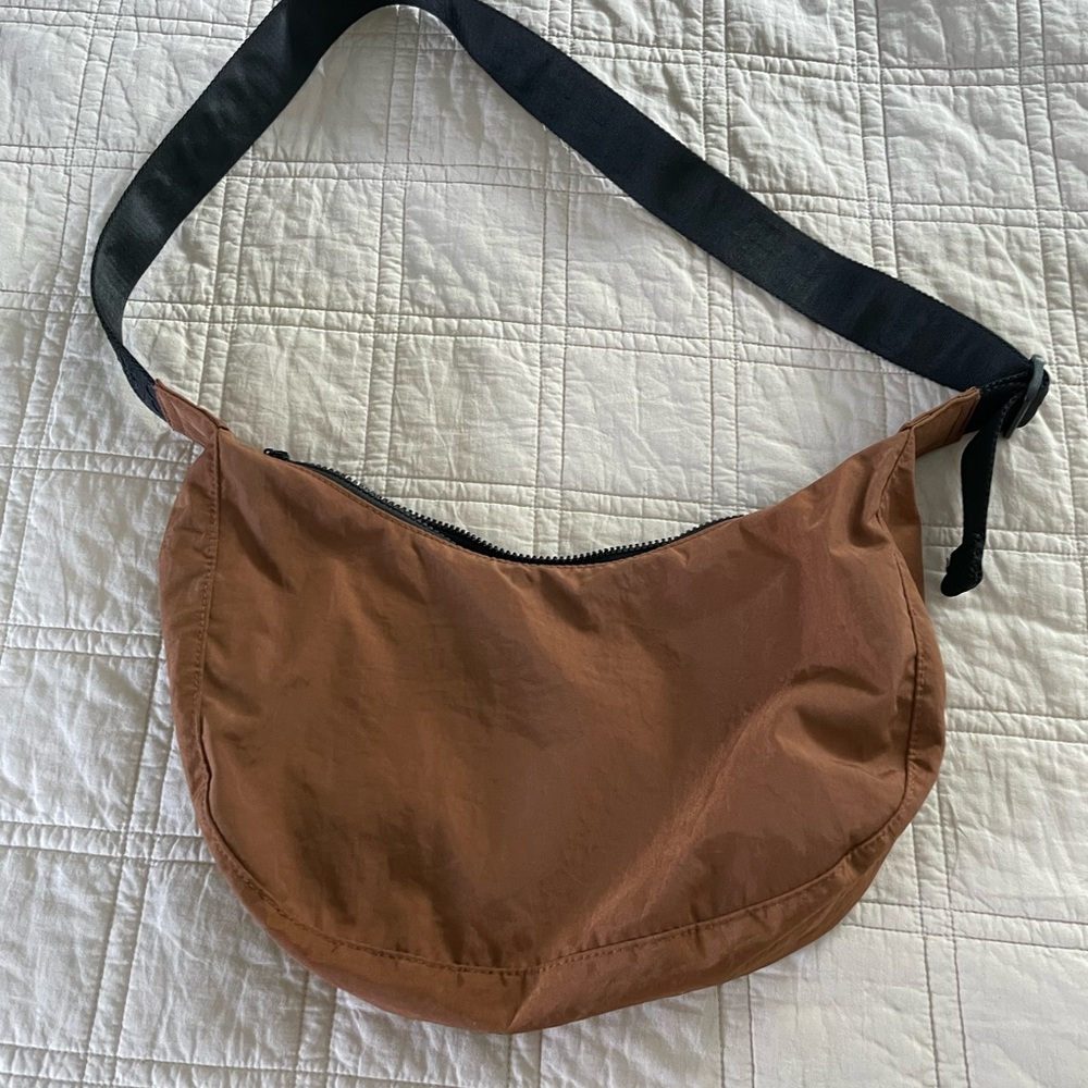 Baggu Medium Crescent - brown